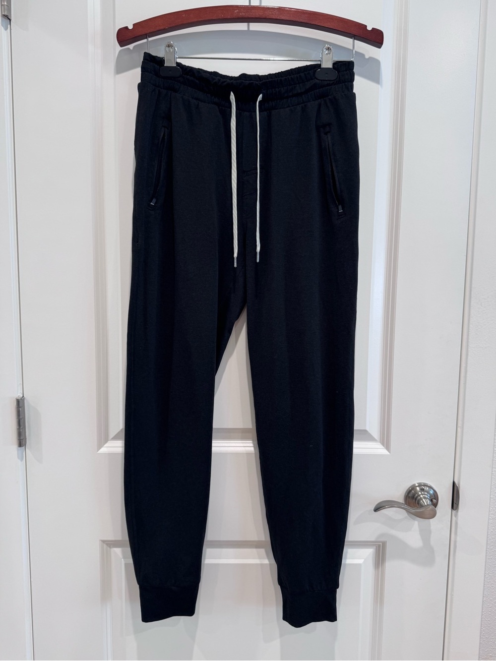 Vuori Black Drawstring Jogger dreamknit pants with zipper pockets medium